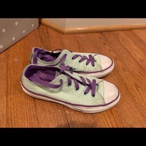 Converse Chuck Taylor Low Top Sneaker (kids size 13.5)